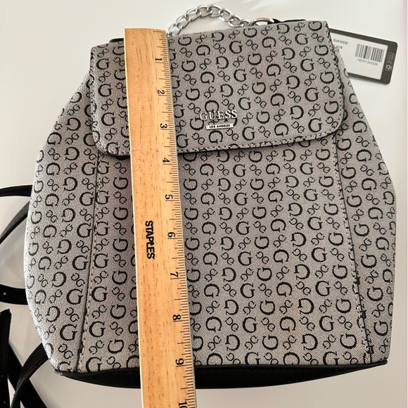 Guess mini backpack - Picture 2 of 6